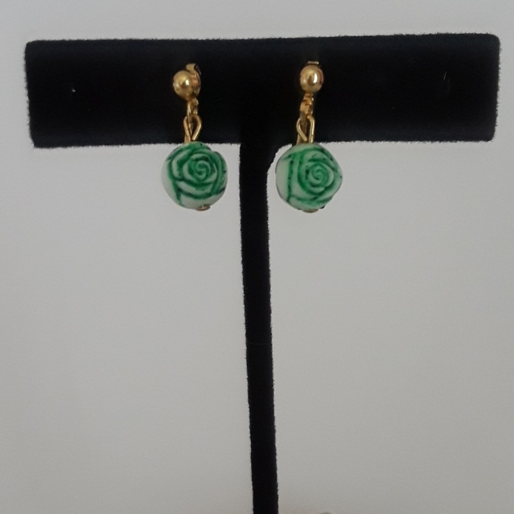 VINTAGE: Flower Carved Earrings